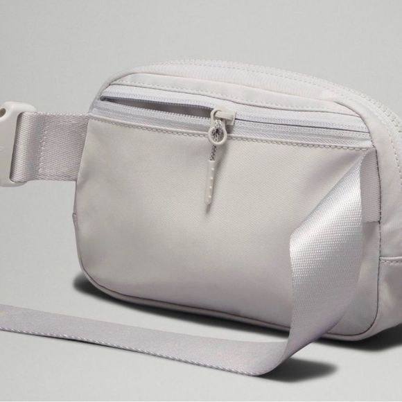 Lululemon Everywhere Everyday Travel 1L Belt Bag In Rainbow Logo NWT - Picture 9 of 13